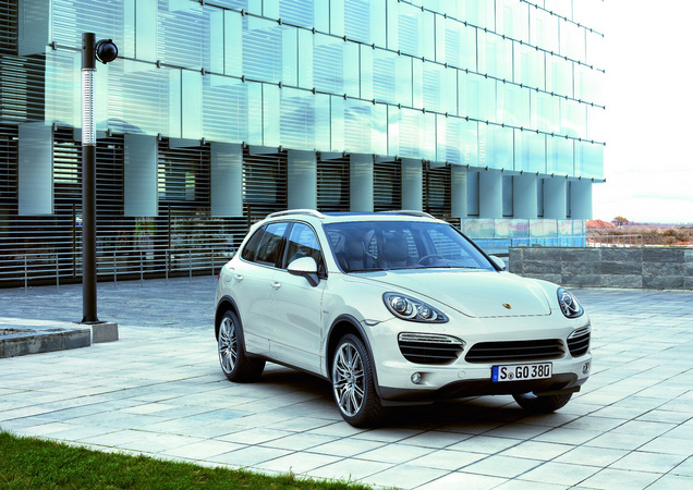 Porsche reveals new Cayenne Porsche reveals new Cayenne
