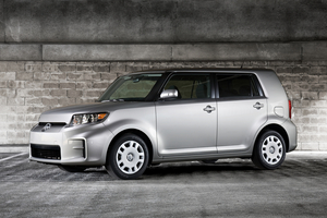 Scion xB 5-Door Wagon 5-Spd MT