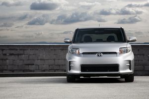 Scion xB 5-Door Wagon 5-Spd MT