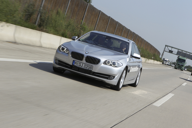 BMW strives to automate driving BMW strives to automate driving