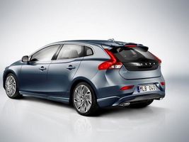 Volvo V40 Images Revealed Ahead of Geneva