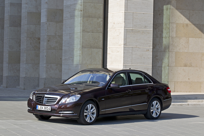 Mercedes E-Class improves efficiency with new petrol engines Mercedes E-Class improves efficiency with new petrol engines