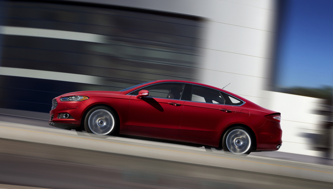 New Ford Fusion: first gasoline, hybrid and plug-in hybrid sedan