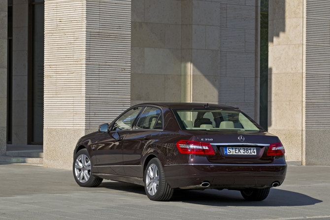 Mercedes E-Class improves efficiency with new petrol engines Mercedes E-Class improves efficiency with new petrol engines