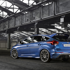 The 2.3-liter Ecoboost engine that equips the new Focus RS is an improved version of the engine available on the new Ford Mustang