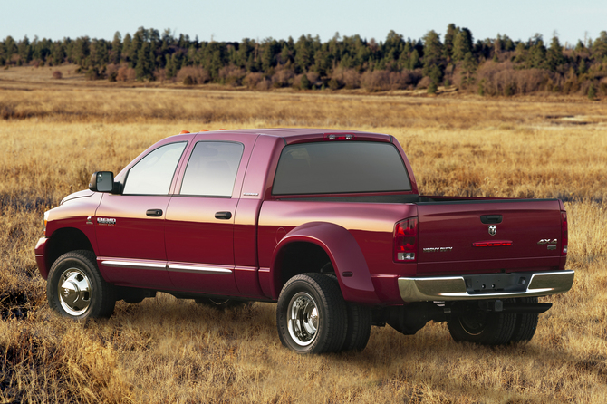 Dodge Ram 3500 Mega Cab 4X4 SLT SWB