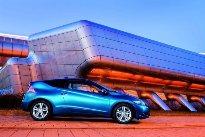 CR-Z: the Sporty Hybrid Coupe by Honda CR-Z: the Sporty Hybrid Coupe by Honda