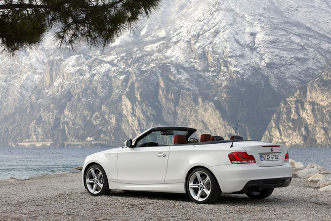 BMW reveals facelifted 1 Series Coupé and Convertible BMW reveals facelifted 1 Series Coupé and Convertible