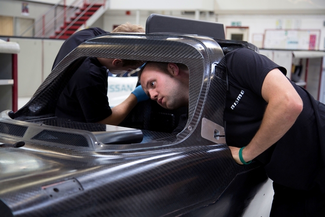 O vencedor da primeira edição da GT Academy, Lucas Ordonez, será o piloto de testes oficial O vencedor da primeira edição da GT Academy, Lucas Ordonez, será o piloto de testes oficial