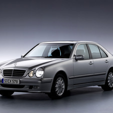 Mercedes-Benz E 200 AT