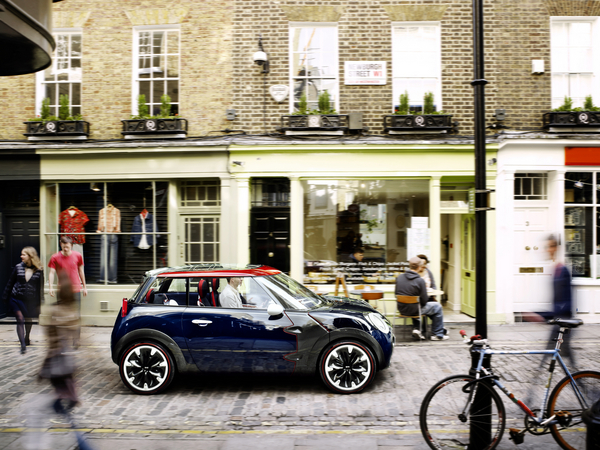 MINI (BMW) Rocketman tribute to London