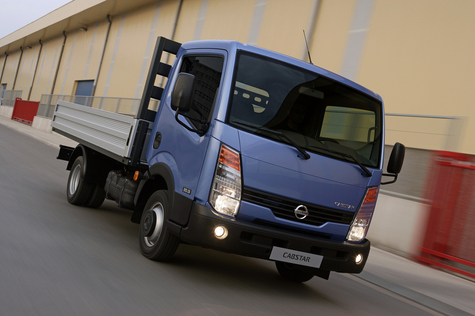 Nissan Cabstar Cab. Dupla 35.13/2 5 vel. Basic
