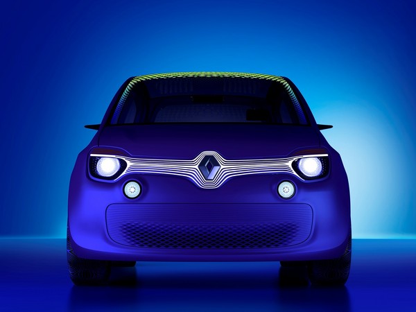 A frente apresenta uma grande semelhança com o Twingo A frente apresenta uma grande semelhança com o Twingo