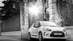 The model receives a retouched design, a new security kit and two new engines for both the hatchback and convertible versions