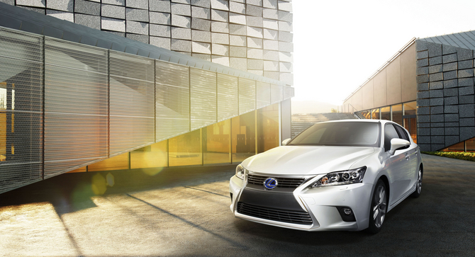 O CT200h recebe a nova grelha da Lexus O CT200h recebe a nova grelha da Lexus