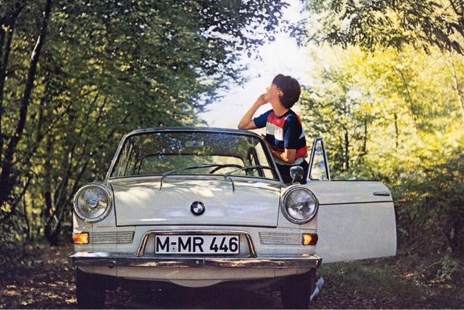 BMW 700