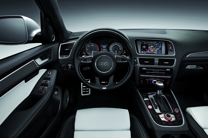 L’intérieur du SQ5 TDI Audi exclusive concept séduit par ses puissants contrastes