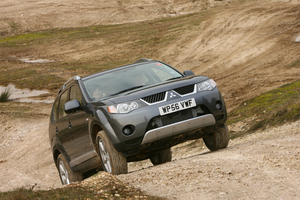 Mitsubishi Outlander 2.0 DI-D 4WD Intense 2 - BLT/PA/VE