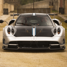 The main highlights of this new version of the Huayra is the large fixed rear wing and front splitter