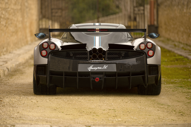 Thanks to this mechanical construction, the Huayra BC should be able to reach 100km/h in less than 3.2 seconds and reach a top speed above the 370km/h