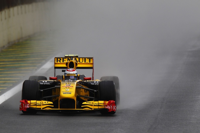 Hulkenberg storms into pole position in Brazil Hulkenberg storms into pole position in Brazil