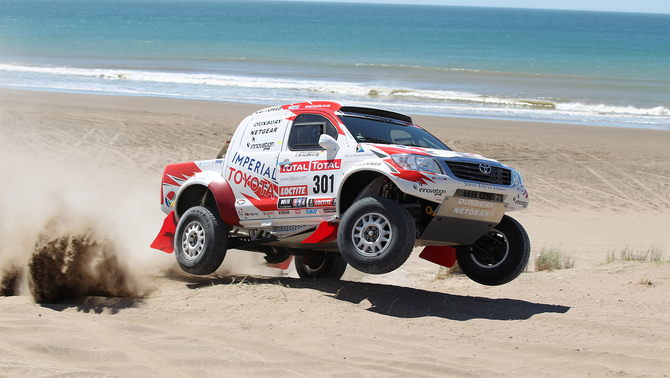 Toyota Imperial Hilux Dakar