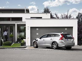 Volvo Presents an Unboxing of the V60 Plug-in Hybrid