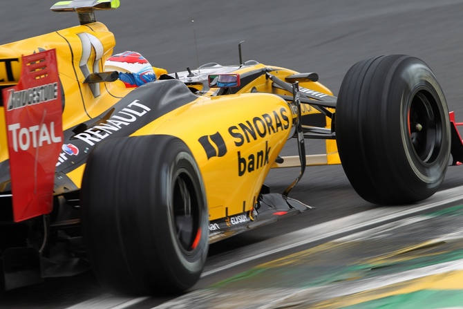 Hulkenberg storms into pole position in Brazil Hulkenberg storms into pole position in Brazil