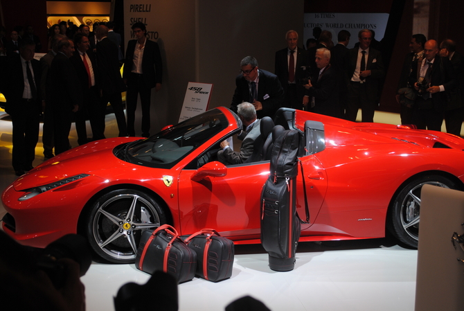Ferrari add the 458 Spider to its lineup Ferrari add the 458 Spider to its lineup
