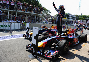 Vettel wins as Red Bull secures manufacturer title