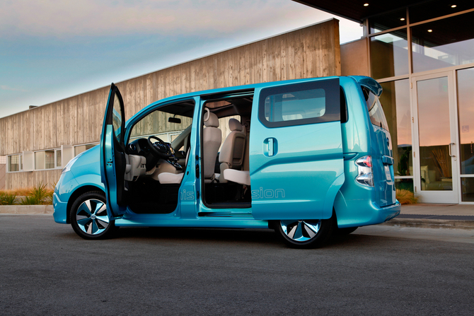 Nissan E-NV2000 Shows Concept for Future Electric Minivan