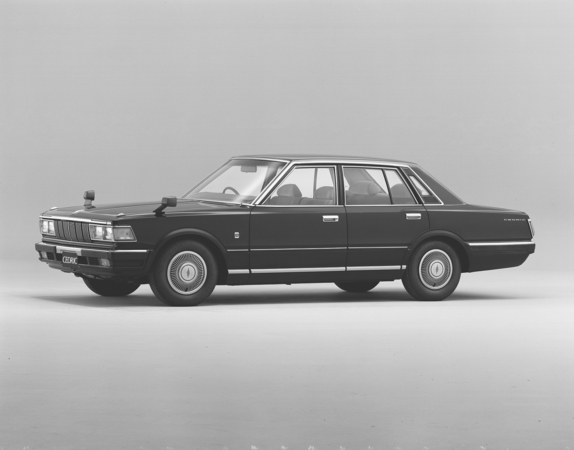 Nissan Cedric Sedan 200E SGL Extra