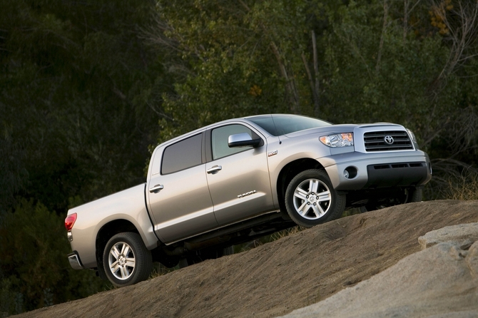 Toyota Tundra-Grade Double Cab 4X4 5.7L Long Bed