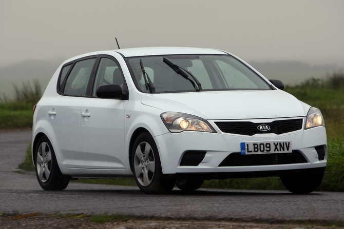 Kia cee'd 1.6 CRDi 115cv EX (09)