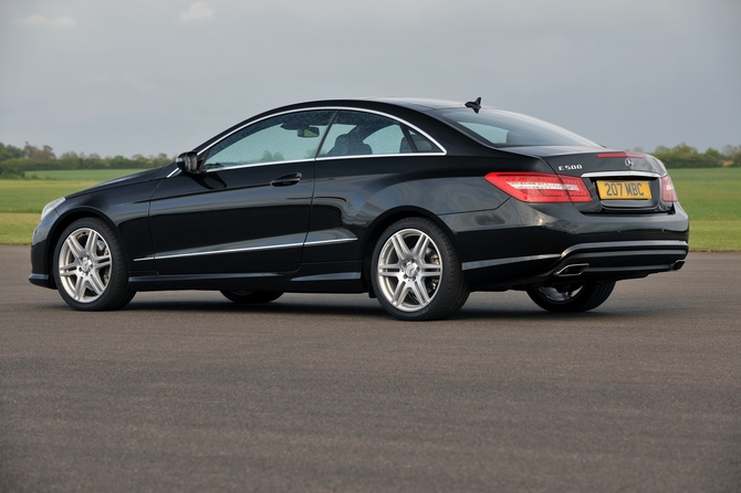 Mercedes-Benz E 300 BlueEfficiency Coupé Avantgarde