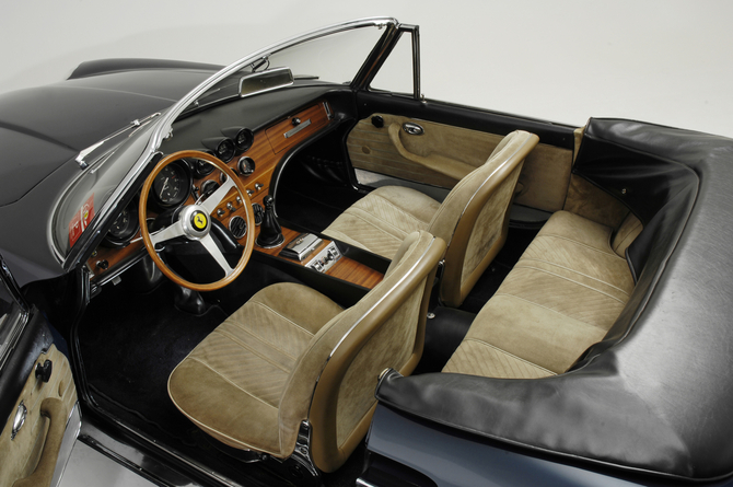 Ferrari 365 California