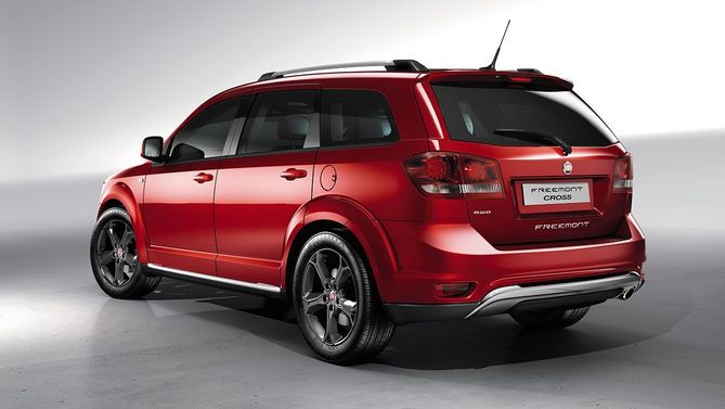 Fiat Freemont Cross disponível com os motores 2.0 MultiJet II de 140cv e o 2.0 MultiJet II de 170cv Fiat Freemont Cross disponível com os motores 2.0 MultiJet II de 140cv e o 2.0 MultiJet II de 170cv