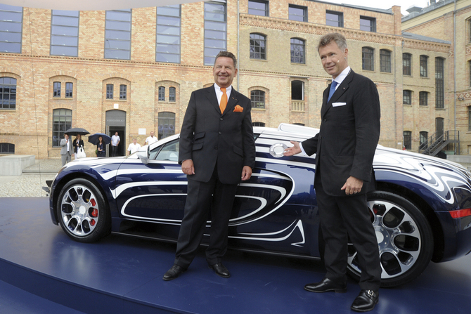Bugatti reveal porcelain Veyron Bugatti reveal porcelain Veyron