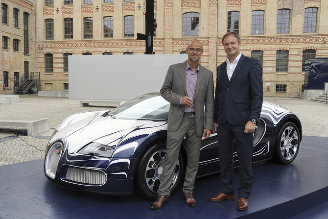 Bugatti reveal porcelain Veyron Bugatti reveal porcelain Veyron