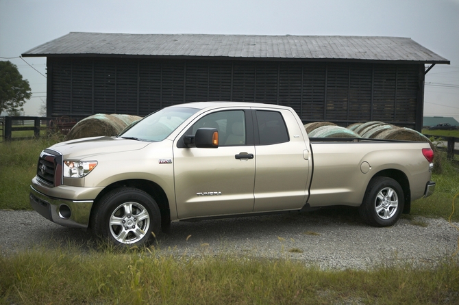 Toyota Tundra CrewMax 4X2 Limited 5.7L