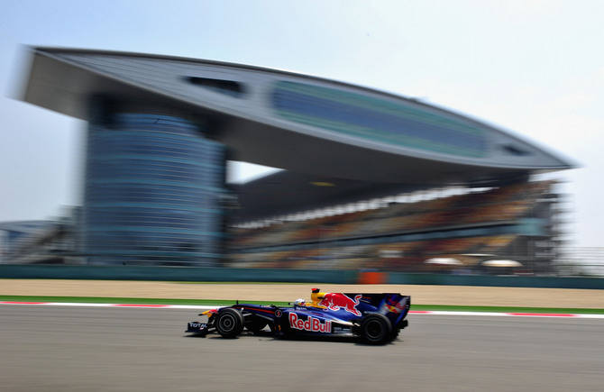 Vettel says his team needs an F-Duct system Vettel says his team needs an F-Duct system