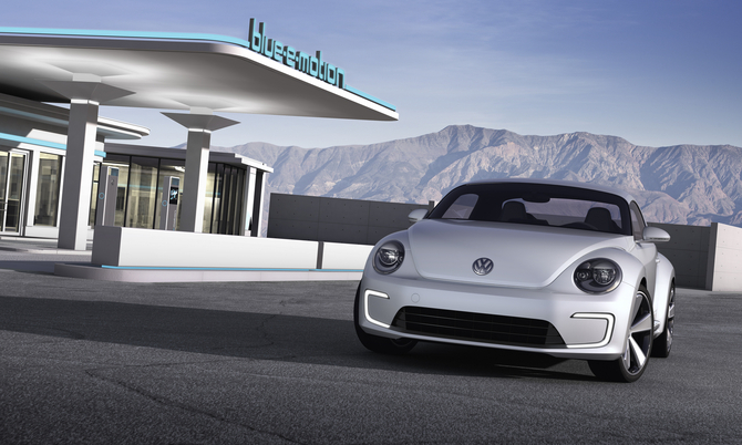 VW electrifies NAIAS with E-Bugster and Jetta Hybrid