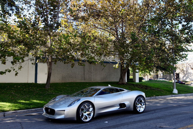 Jay Leno first non-Jaguar person to drive the C-X75 Jay Leno first non-Jaguar person to drive the C-X75