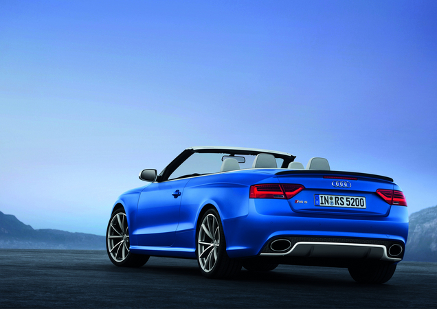 O RS5 Cabriolet atinge os 100km/h em 4.9 segundos