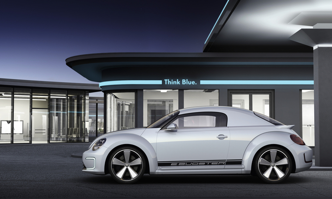 VW electrifies NAIAS with E-Bugster and Jetta Hybrid