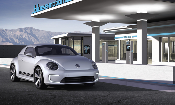 VW electrifies NAIAS with E-Bugster and Jetta Hybrid