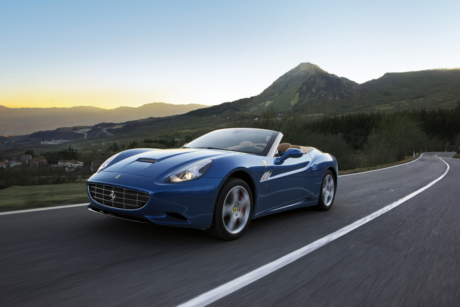 Ferrari em Genebra com um California mais leve e mais potente