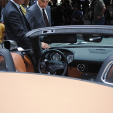 Gullwing loses its top as Mercedes unveils SLS AMG Roadster