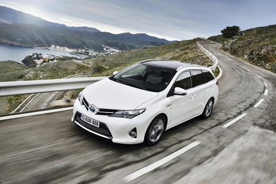 New Toyota Auris Sports Tourer Ready to Hit Dealers