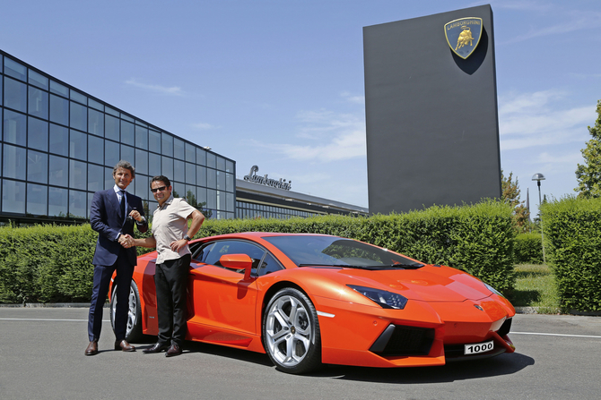 O milionésimo Aventador vai fazer parte da garagem do arquiteto alemão Hans Scheidecker 